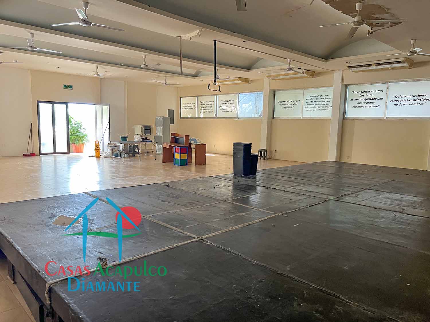 Centro Escolar La Paz sección secundaria - Auditorio 3